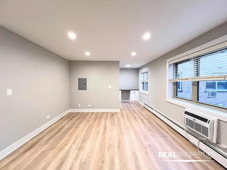 452 W Oakdale — Photo 38
