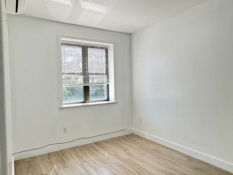 850 57th St #3B — Photo 8