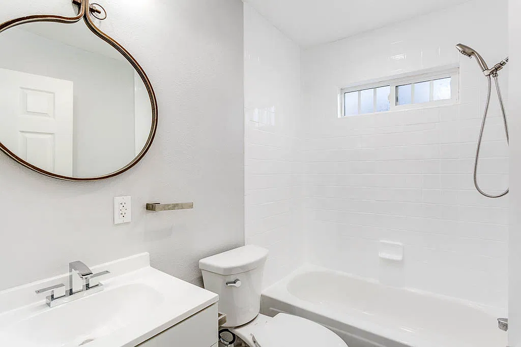 2 bed, 700 sqft, $3,695 — Photo 4