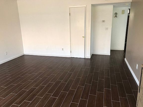 2nd image of 424 Goodman St