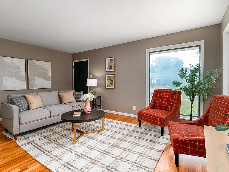 5685 Parchester Dr — Photo 16