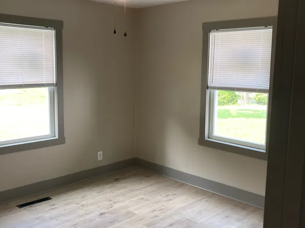 609 NE 67th Ter, Gladstone, MO 64118