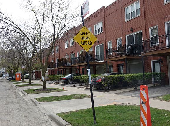 5th image of 1851 W Oakdale Ave
