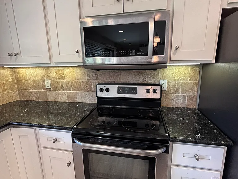 2348 Sawyer Ct — Photo 8