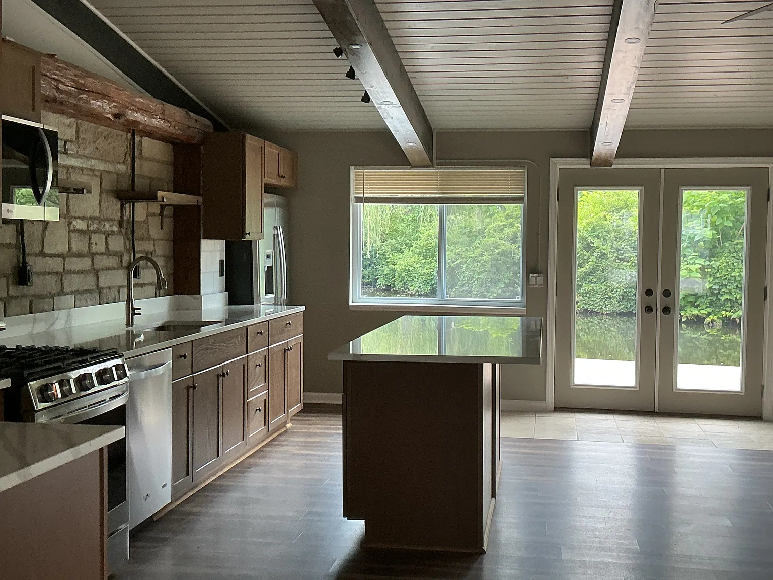 4 bed, 2326 sqft, $3,895 — Photo 4