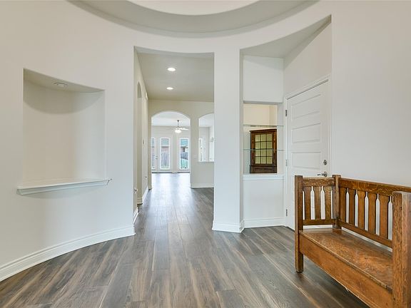 5th image of 128 W Highfield St