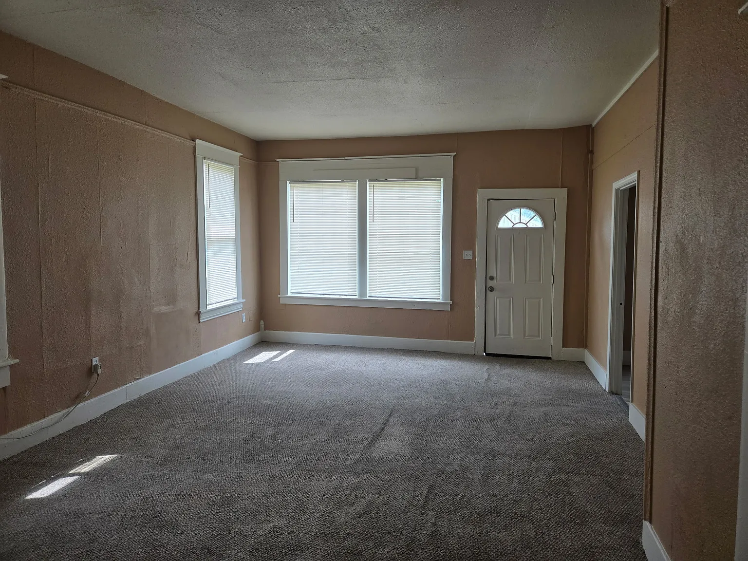 1512 Chandler - . — Photo 3