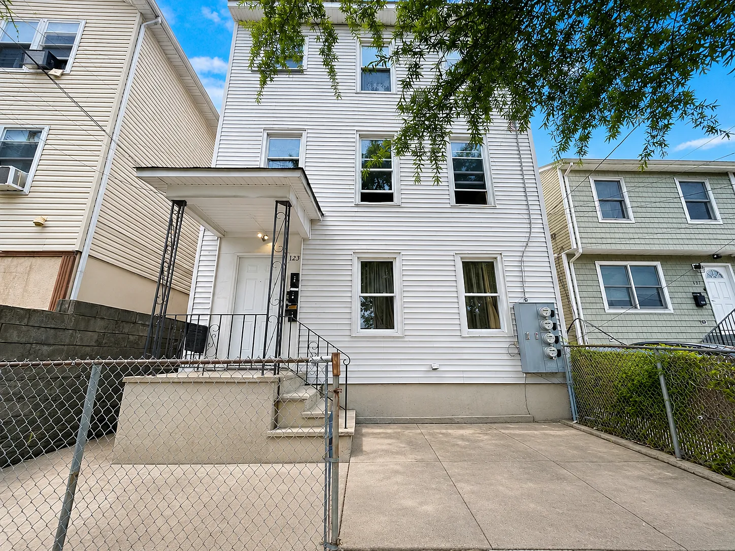 3 bed, 1200 sqft, $1,775 — Photo 1