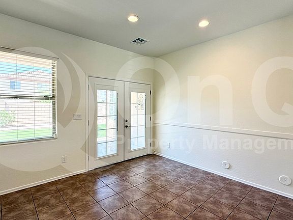 4th image of 4502 E Oxford Ln