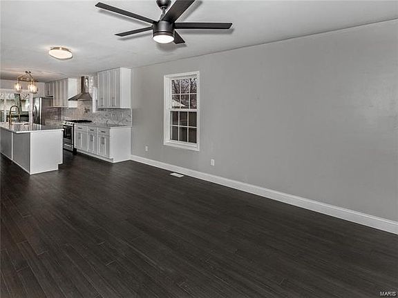 5th image of 3093 Wayne Ave