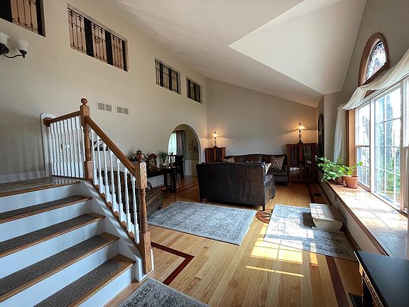 4th image of 2985 Hillcrest Dr