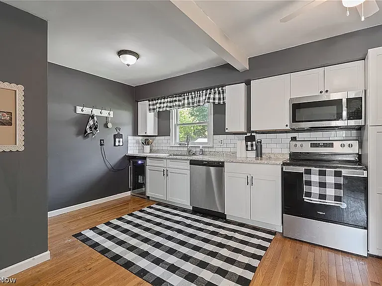 209 Grove Ave — Photo 6