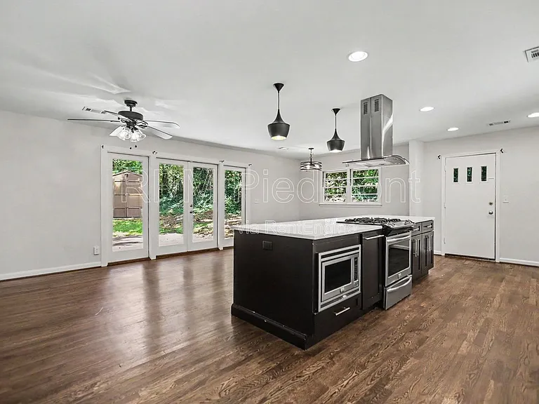 1903 Winthrop Dr SE — Photo 9