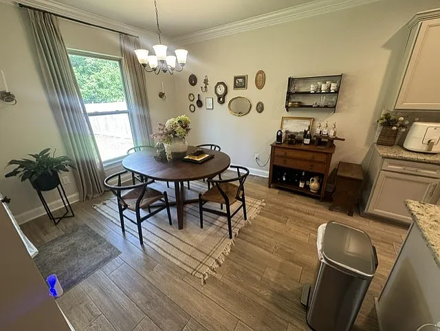 140 Lake Breeze Dr — Photo 4