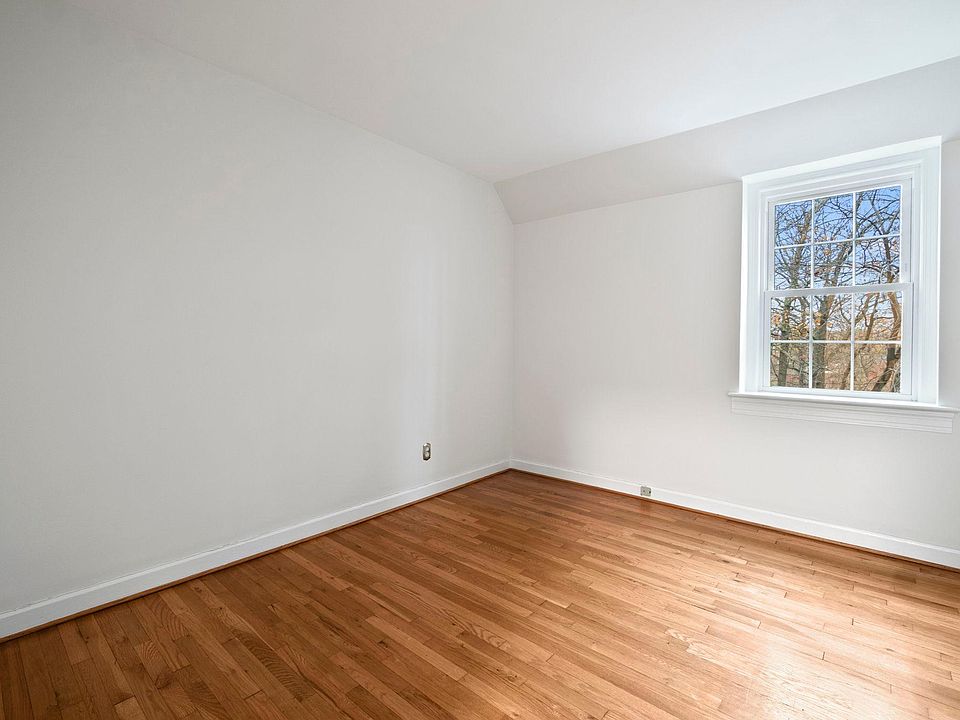 1st image of 1500 S Barton St APT 584
