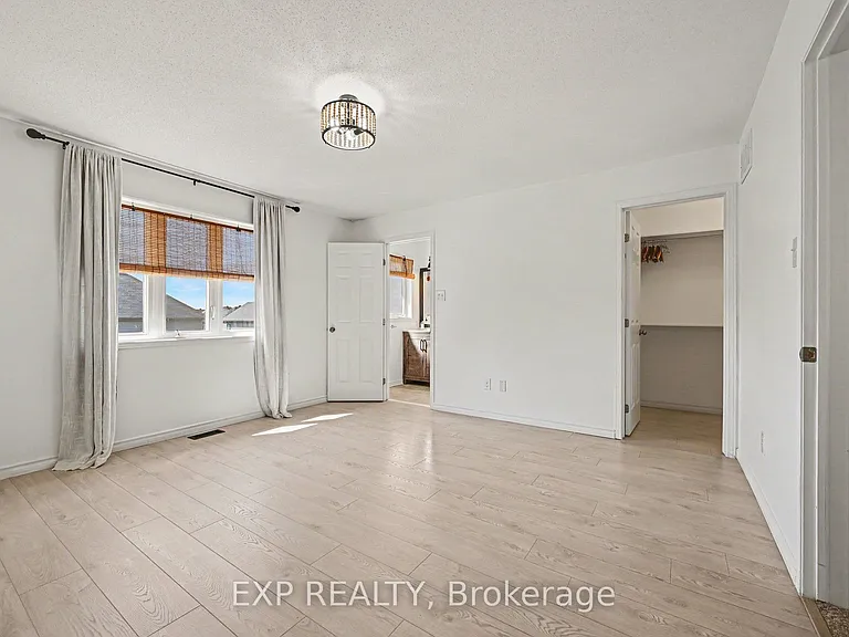 218 Rolling Meadow Cres — Photo 12