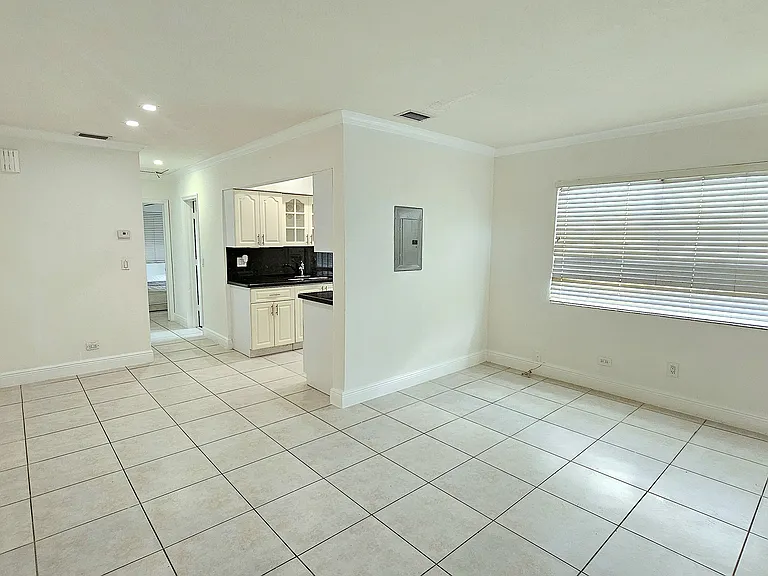 2933 SW 24th St #2933 — Photo 2