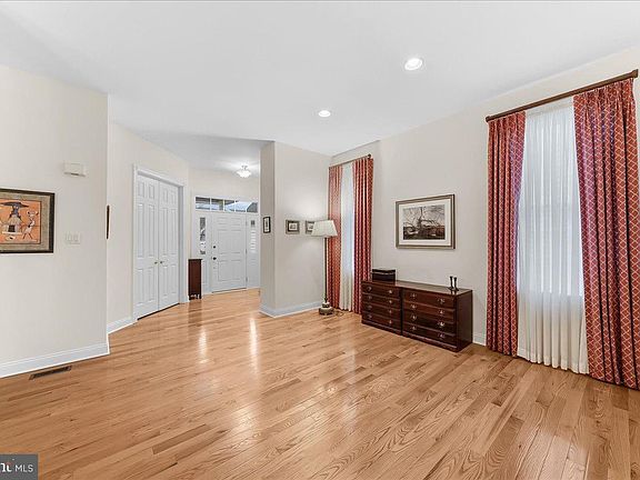 5th image of 42 Cassin Hill Rd