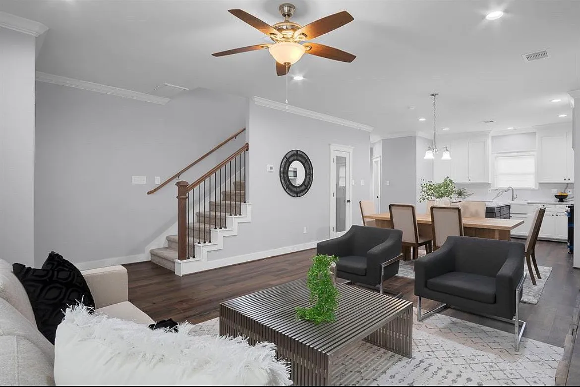 3 bed, 2.5 bath, 1650 sqft, $2,200 — Photo 2