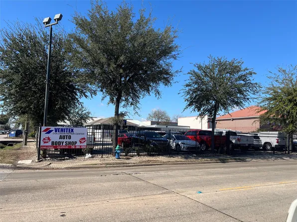 3410 Dunvale Rd, Houston, TX 77063