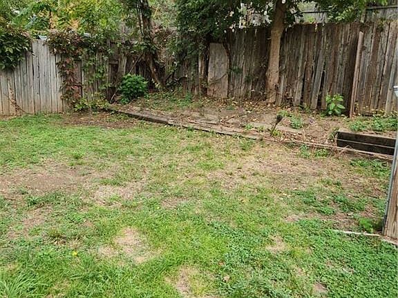 4th image of 2523 Holmes St