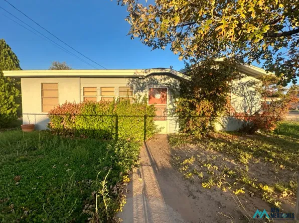112 S Olive St, Carlsbad, NM 88220