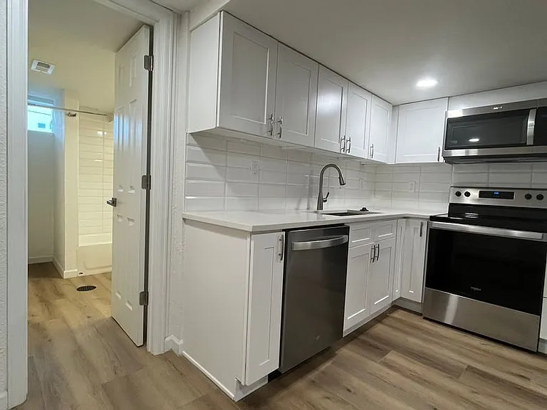 1609-1611 Hooker Street — Photo 5