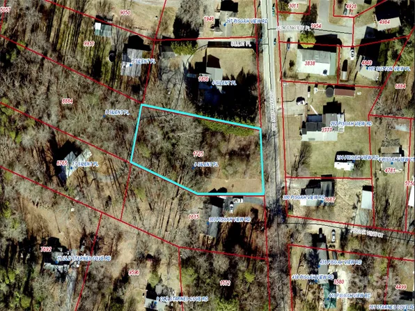 8 Silent Pl, Asheville, NC 28806