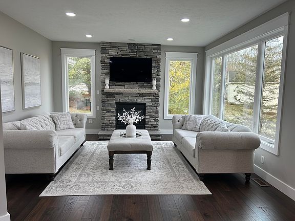 2nd image of 2611 Arbor Chase Dr NE