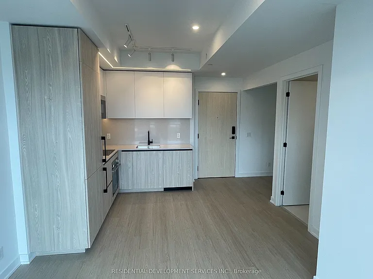 699 Sheppard Ave E #1005 — Photo 3