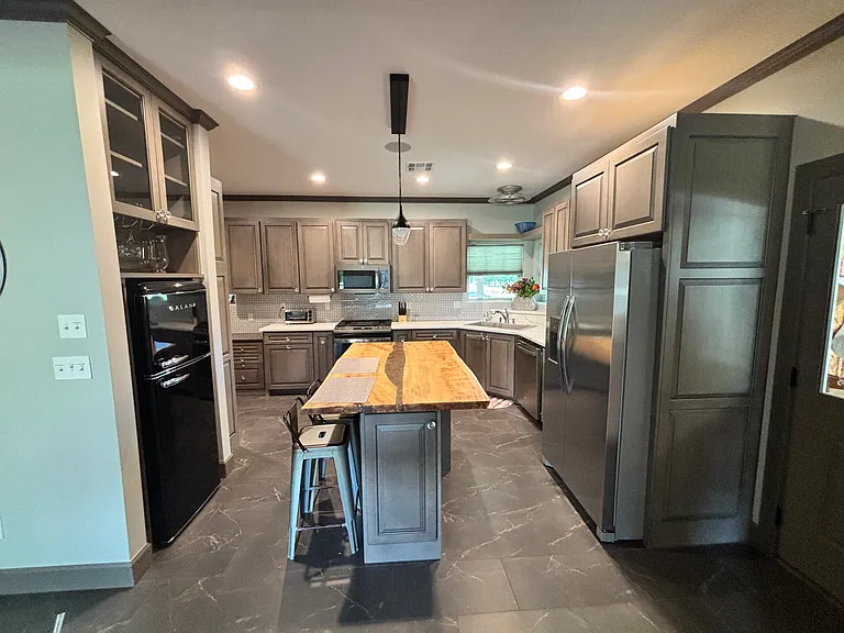 135 N Locust St — Photo 6