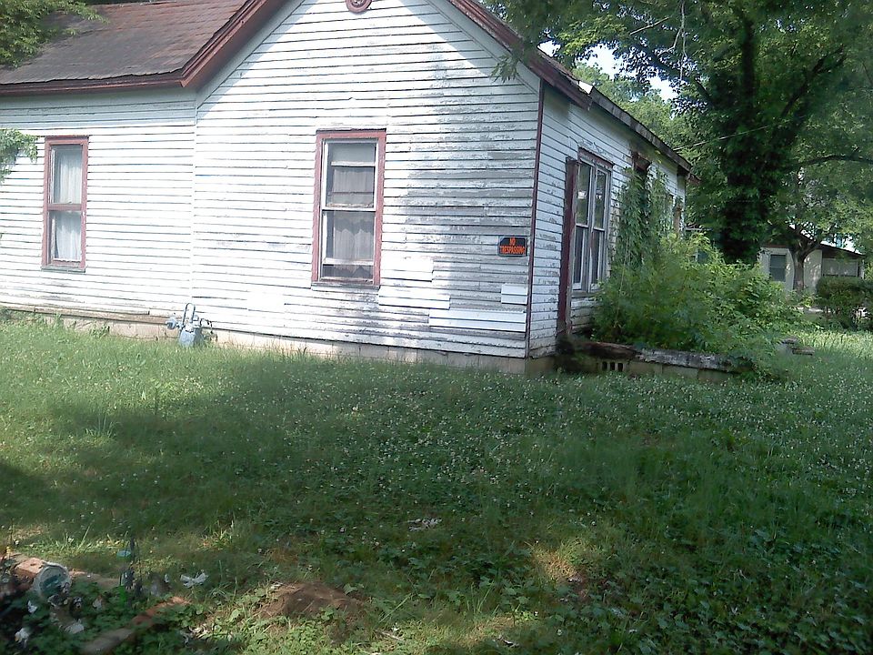 2nd image of 217 Flower St