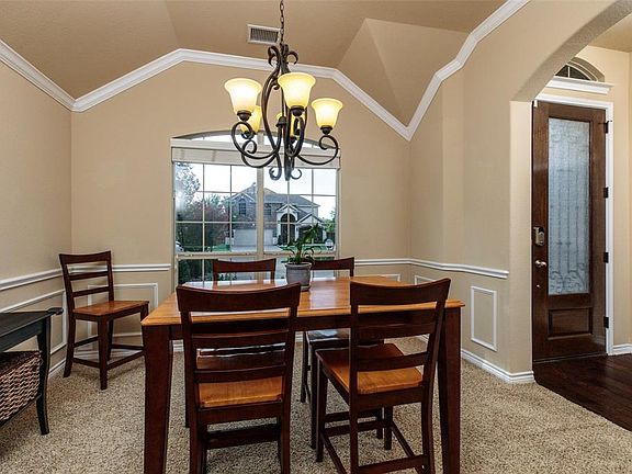 3rd image of 4606 Woodcrest Ln