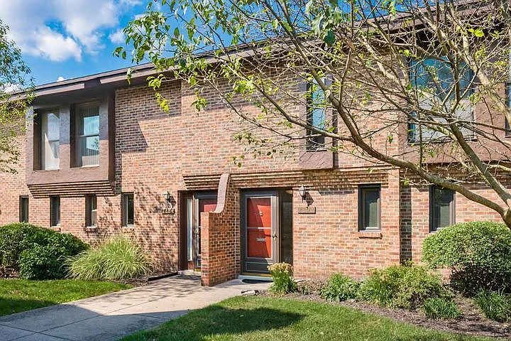 2 bed, 1.5 bath, 1054 sqft, $1,950 — Photo 1