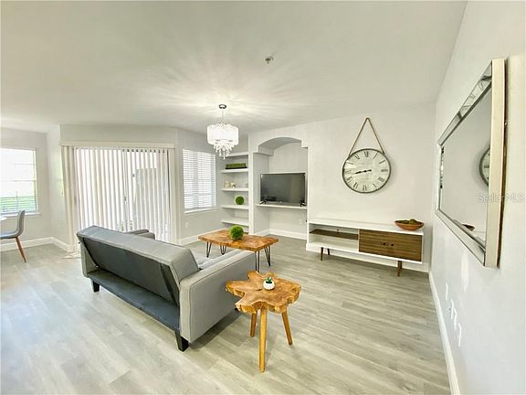 3rd image of 7250 Westpointe Blvd APT 1014