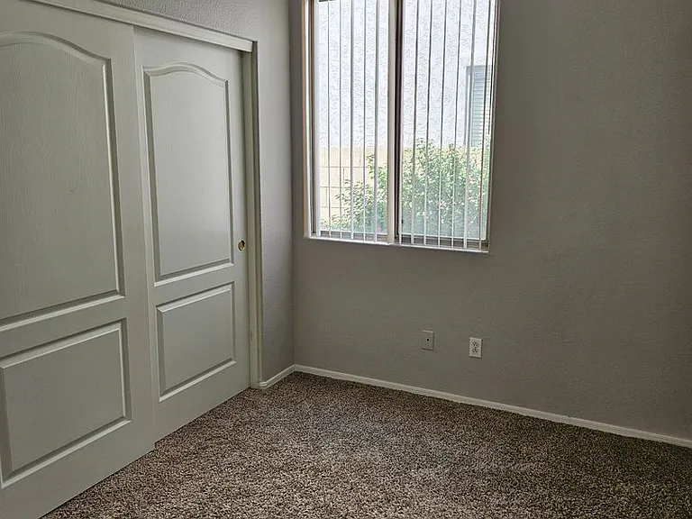 931 E Sherri Dr — Photo 13