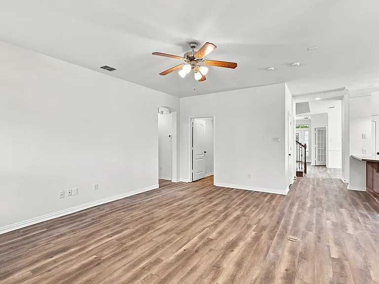 3403 Oakleigh Ln — Photo 6
