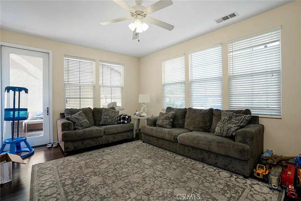 3 bed, 1932 sqft, $4,500 — Photo 4