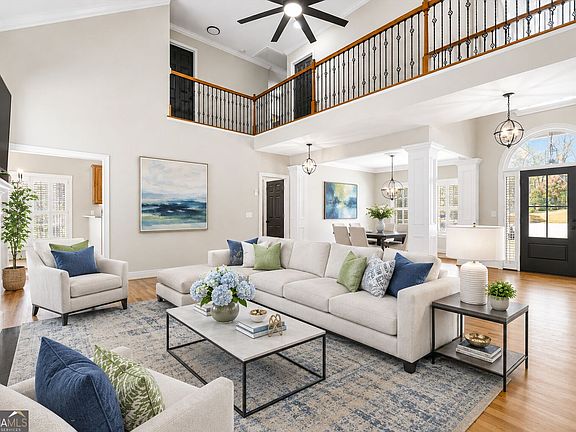 5th image of 304 Pinehurst Way