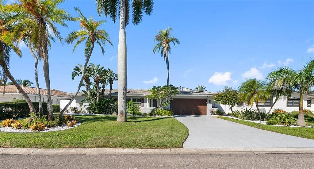 4 bed, 3.5 bath, 2832 sqft, $8,000 — Photo 1