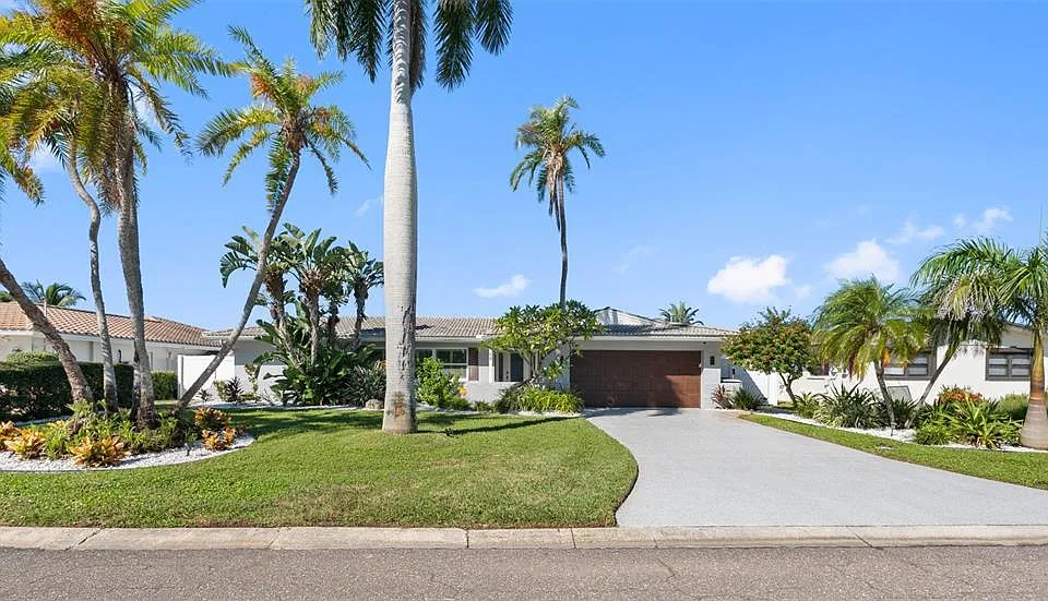68 S Windward Is W