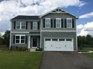 582 Shadow Wood Dr, Yorkville, IL 60560