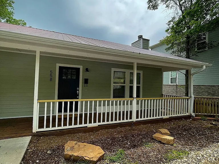 558 N Highland Ave — Photo 21