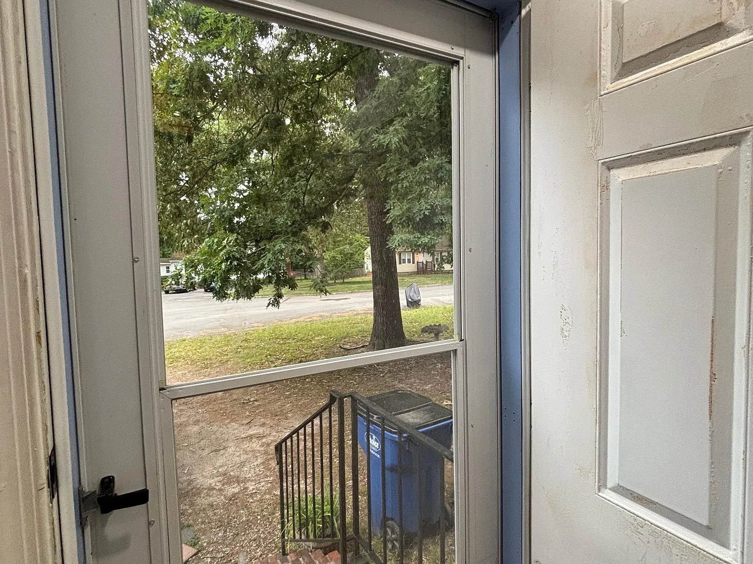 3 bed, 1324 sqft, $2,349 — Photo 2