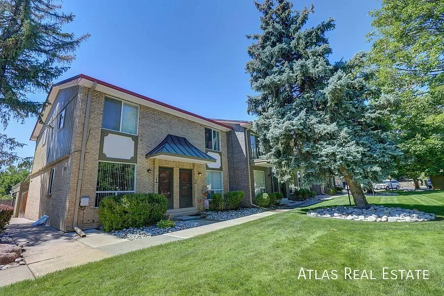 Adrienne Townhomes and Apartments — Photo 2