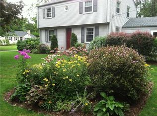 2 Hunt Dr, Barrington, RI 02806