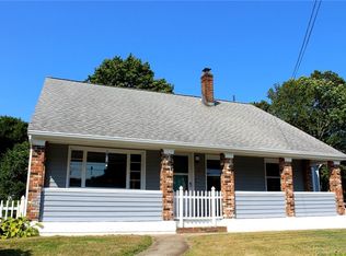 10 10th Ave, Waterford, CT 06385