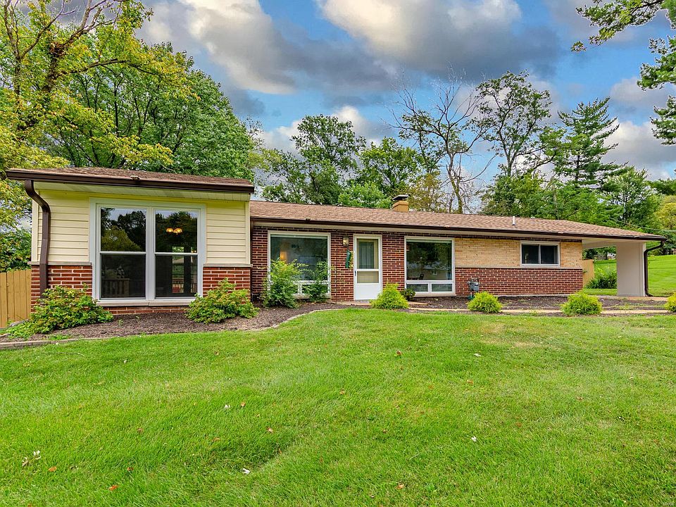 1st image of 13 Country Squire Ln