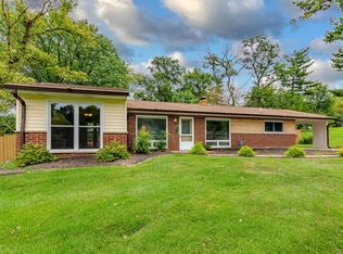 13 Country Squire Ln, Saint Louis, MO