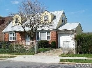 13 Gabriel Pl, Glen Cove, NY 11542